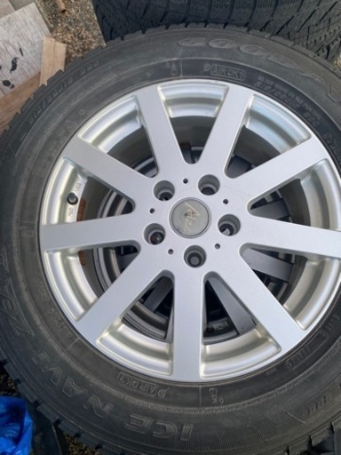 215/65R16 スタッドレス　アルミ付き