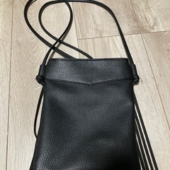 斜めがけバックの画像