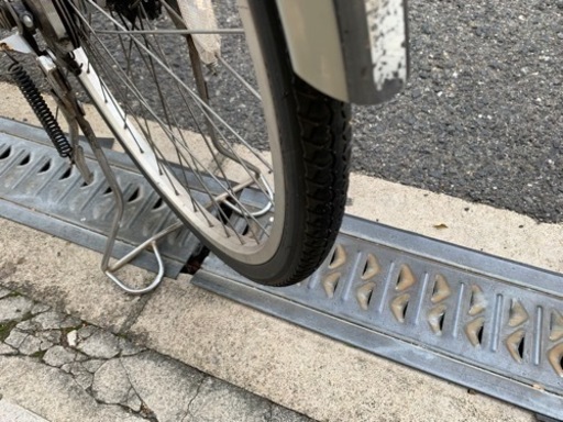 ?? 安く電動自転車　２６インチ　3変速　8.1ah 充電器　付き
