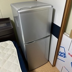 冷蔵庫　AQUA AQR-14E9B 2013年製