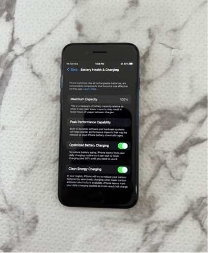 I phone se. sim フリー　(バッテリー100%)128gb