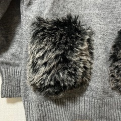 ファーつきニット　グレーの画像