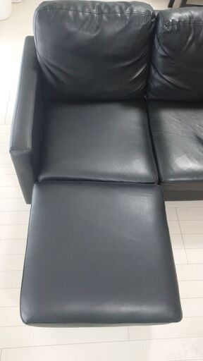 ソファー 三人掛け ロータイプ ブラックレザー調 オットマン付