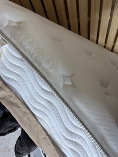 民泊廃業売りクイーンベッド　シモンズ23万マットレス付き