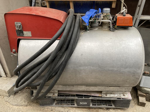 ＭＫローリー430リットル入る中古2026年2月迄検査有効ただし灯油吸い上げ中うなり音が気になるカウント稼働良好！