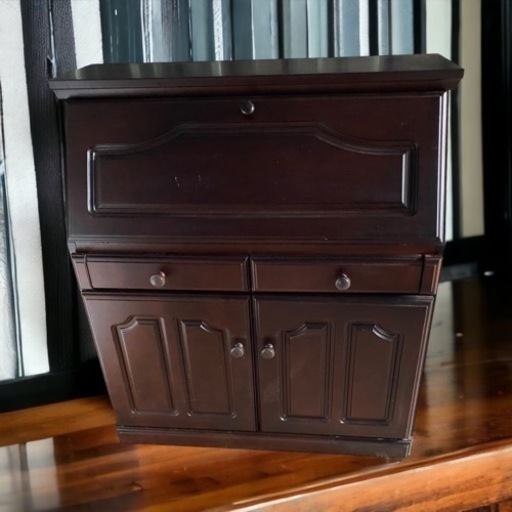 旭川家具の本棚とライティングビューロー（収納机）