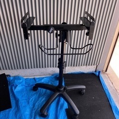 on stage パソコンなどのスタンド　DJ用も可能