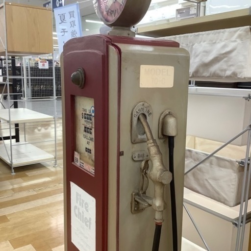 給油スタンドモチーフキャビネット　レトロ感高めです！