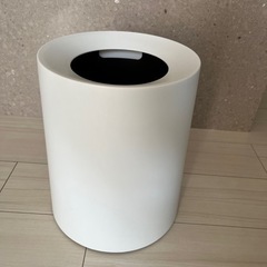 インテリアに馴染むスタイリッシュゴミ箱　フランフラン