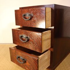 【ヤ取終了1/12】≪J855ジ≫和箪笥 三段/3段 小型/小箪笥/小引出 鈴/桜マーク 飾り金具 収納家具/収納道具 小物入れ/貴重品入れ 伝統工芸/伝統家具 の画像