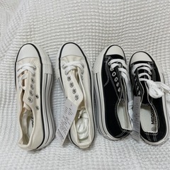 厚底スニーカー  2足 
22.5  白 黒  ノーブランド