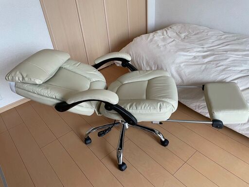 LOWYA 170度リクライニング 人をダメにするオフィスチェア 仮眠もとれる！格納式フットレスト付