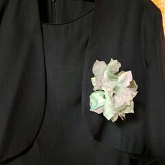 コサージュと髪飾りの画像