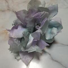 コサージュと髪飾りの画像