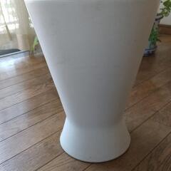 大きい花瓶。