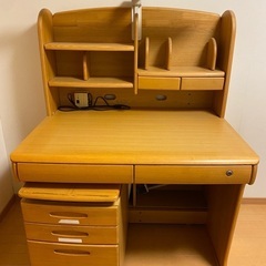 学習机。数年前に10万円程で購入。最近まで使用しておりました。の画像