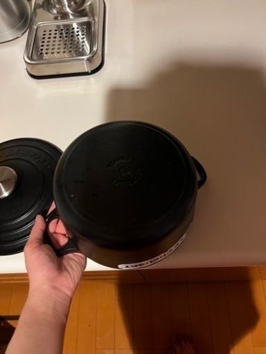 ル・クルーゼ(Le Creuset) 鋳物 ホーロー 鍋 ココット・ロンド 18 cm マットブラック ガス IH オーブン 対応