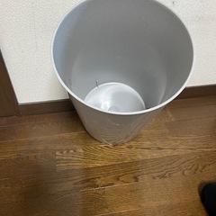 ゴミ箱の画像