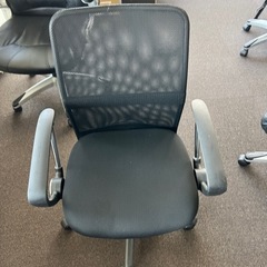 カインズ　肘掛け付きキャスターチェア