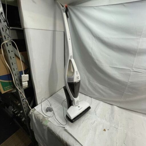 Electrolux 　タイプ　TT108L15　コードレス掃除機　＃26111