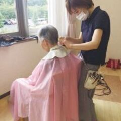 平均手取り月収47万！🌸訪問美容師募集🌸　業界最高水準！提携介護施設442か所　時給2000円以上お支払い！の画像