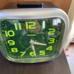 ほぼ新品　見やすい目覚まし時計