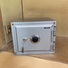【取引き中】金庫お譲りします