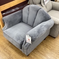 KE-35【新入荷　リサイクル品】クラシカル　鋲打ソファ　グレー