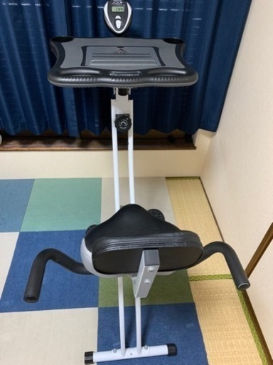 [値下]エアロバイク [タブレットを見ながらできるテーブル付き] 美品