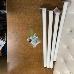 イケヤの白い机の画像