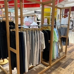 店舗にて使用中のシステム什器です！