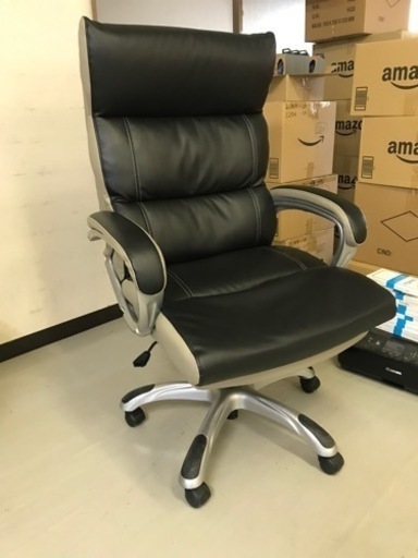 ふかふかクッションの社長イス