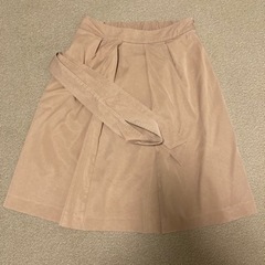 リフレクト　ベージュのスカート　膝丈