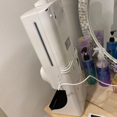 アルコール消毒検温機の画像