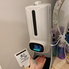 アルコール消毒検温機の画像