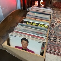 レコード一枚100円　沢山ご用意してます！