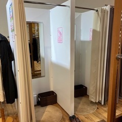店舗で使用中のフィッティングルームです！
