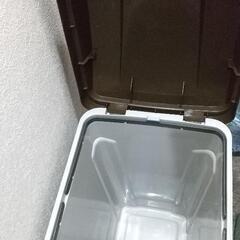 ゴミ箱（※引渡しが決まりました）の画像