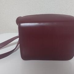 えんじ色ショルダーバッグの画像