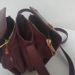 えんじ色ショルダーバッグの画像