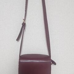 えんじ色ショルダーバッグ
