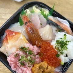 海鮮丼のお店【元気に接客できればOK!】シフト申告制、WワークOK！未経験者OK！髪色自由！の画像