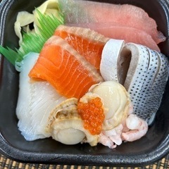 海鮮丼のお店【元気に接客できればOK!】シフト申告制、WワークOK！未経験者OK！髪色自由！の画像