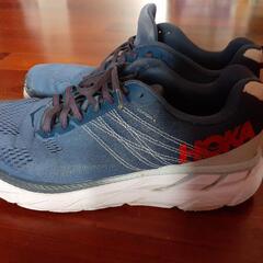 HOKAランニングシューズ　ナイキランニングシューズ