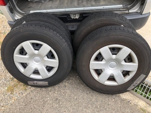 ハイエース　純正タイヤホイールセット