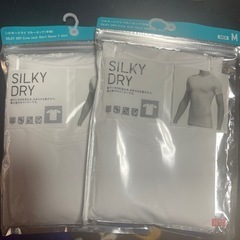 UNIQLOシルキードライクールネックの画像