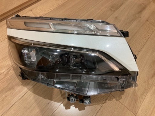 VOXY80後期　左右ヘッドライト難あり