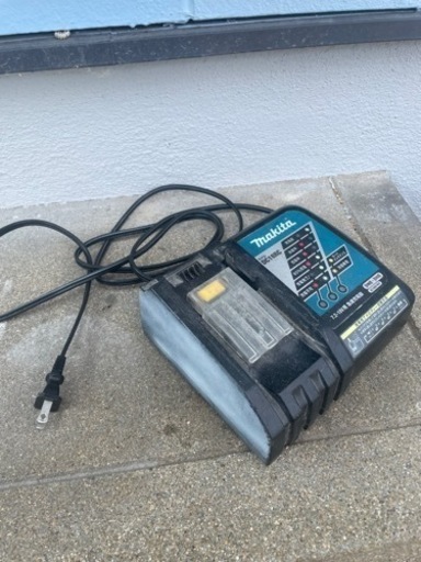 マキタ　18v充電器