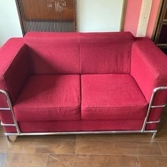 赤のラブソファ
