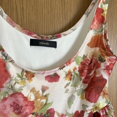 リエンダ　花柄フリルトップス